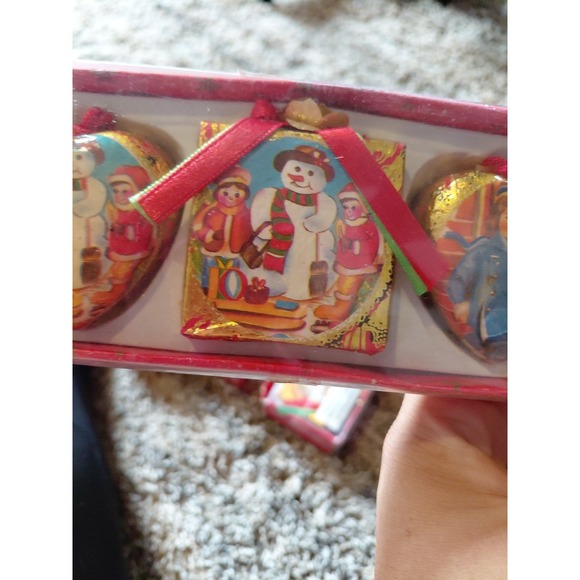 (6) Boxes Vintage Christmas Ornaments Foil/Paper Covered Ornaments w/Ribbon Rare - Picture 15 of 16